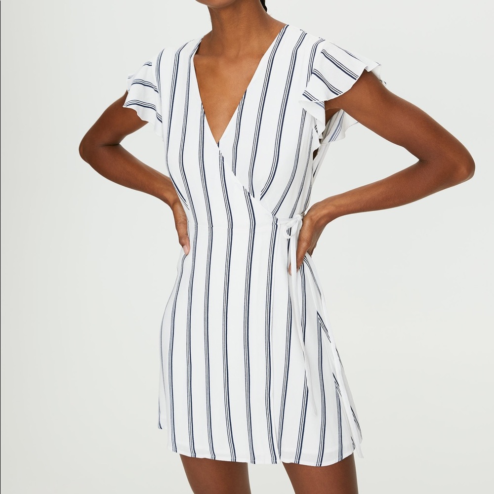 Aritzia wrap dress 👗